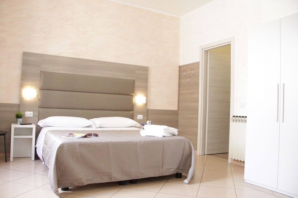 Hotel Siro 6/25