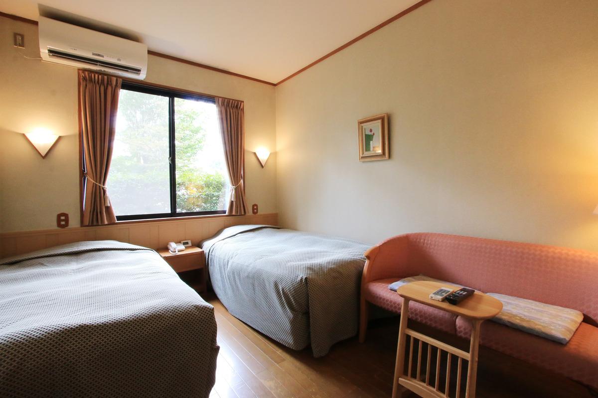 Room, Twin Beds