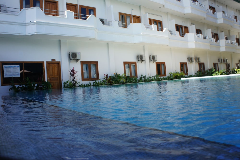 Sylvia Hotel Maumere 44/57