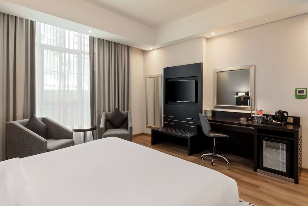 Explorer, Dubai, King Bed