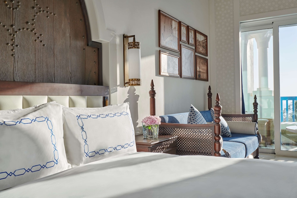 Hilton Salwa Beach Resort & Villas 20/82