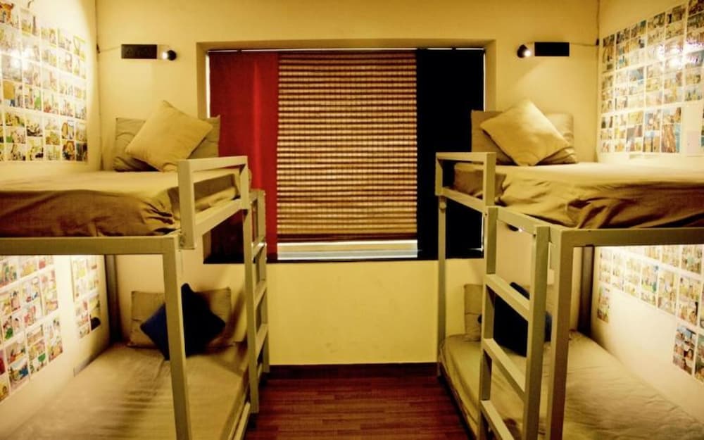 Stops Hostels- New Delhi 33/47