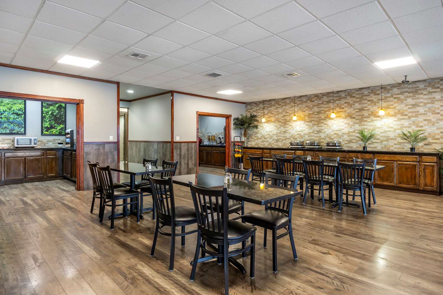 Best Western Plus Lake Front Hotel 38/51