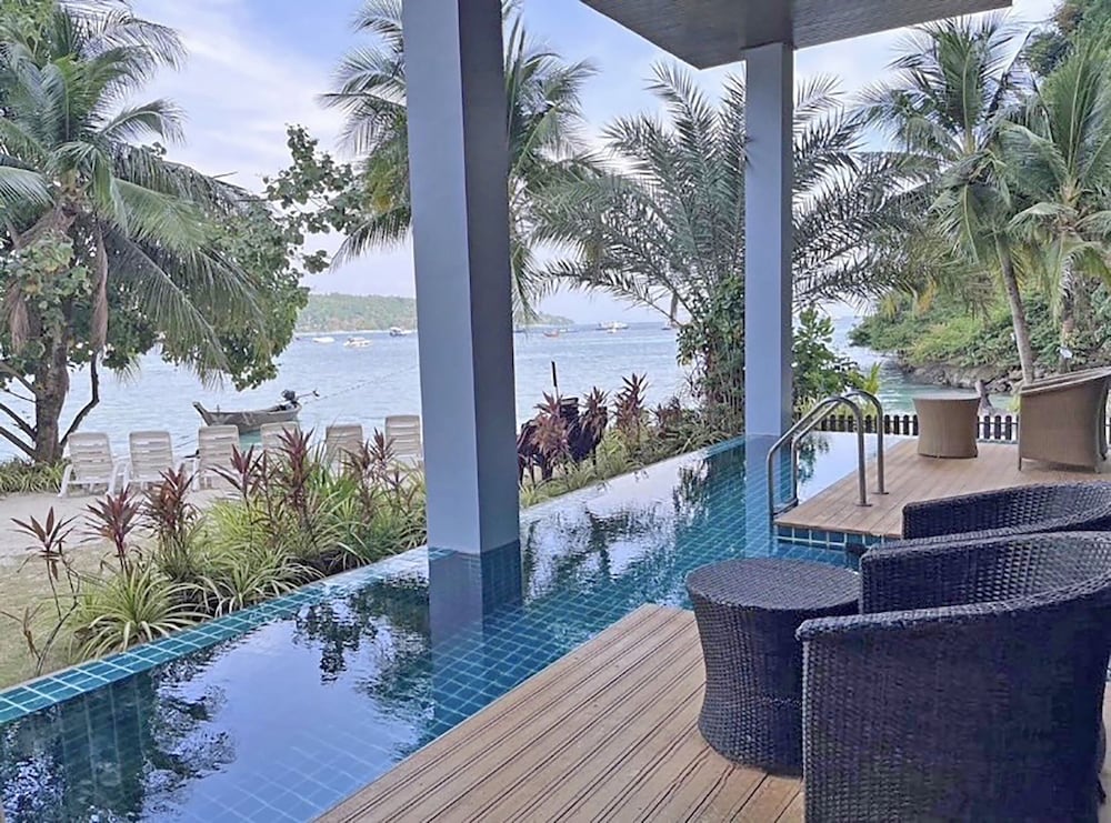 Phi Phi Cliff Beach Resort 45/69
