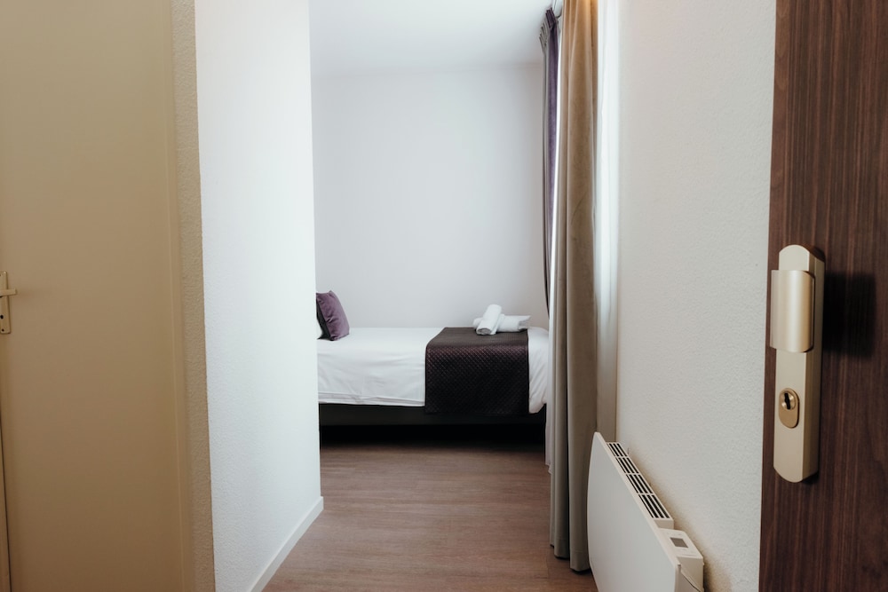 Hotel Red Fox 35/61