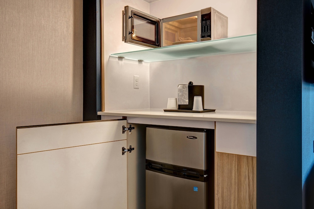 SpringHill Suites by Marriott Orangeburg 24/52