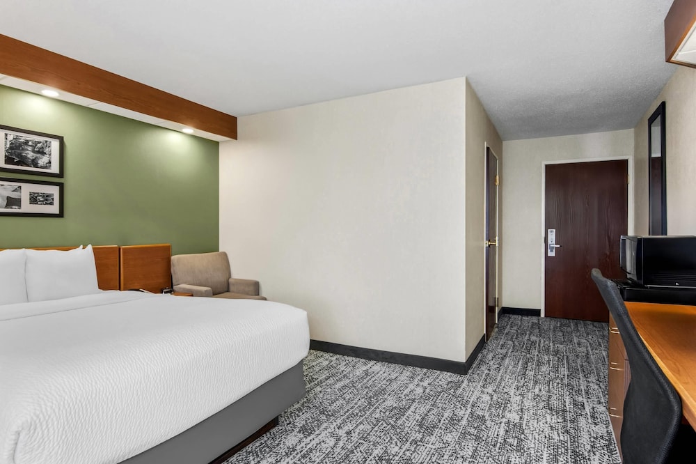 Sleep Inn & Suites Bay View Acme - Traverse City 23/68