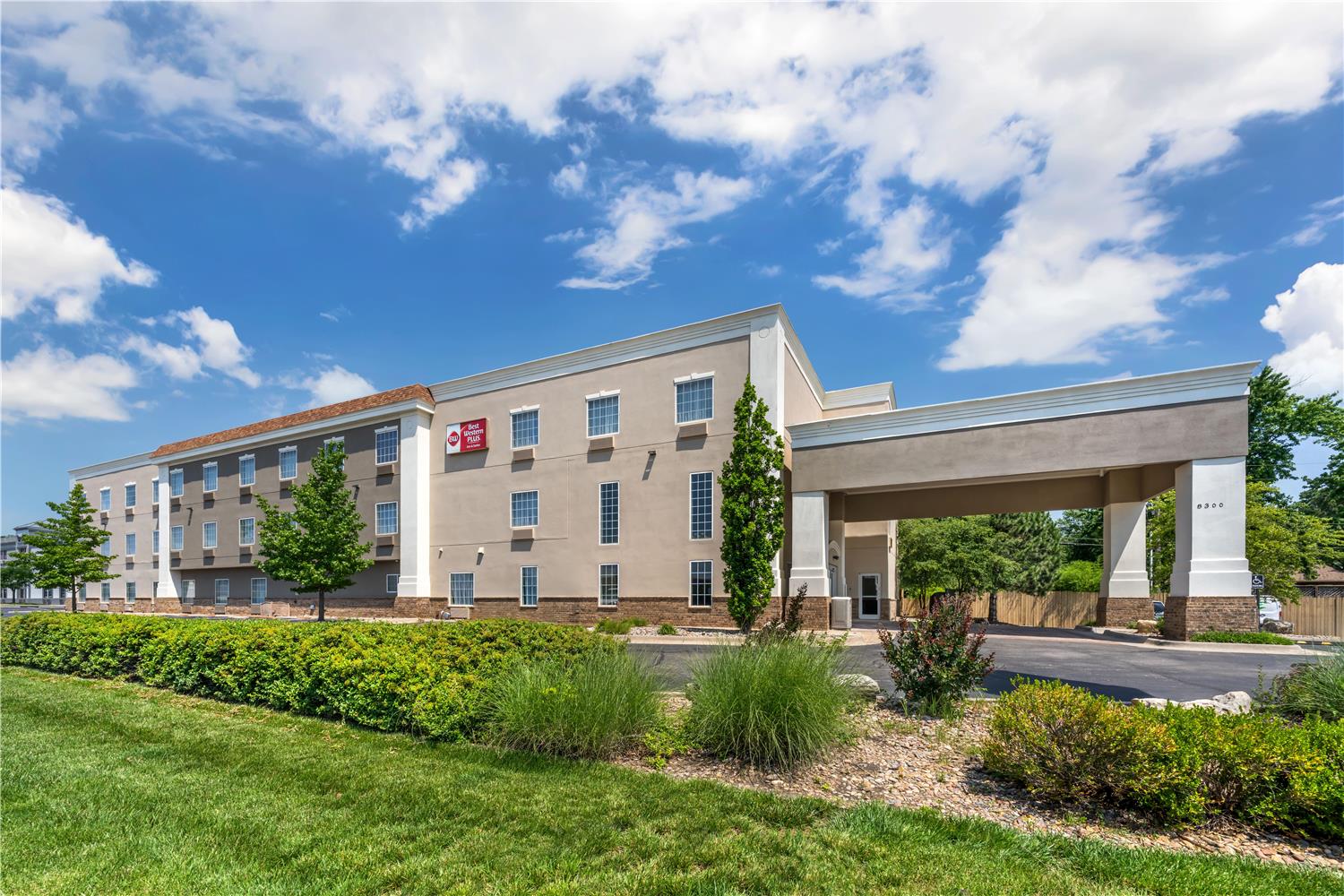 Best Western Plus Eastgate Inn & Suites 29/32