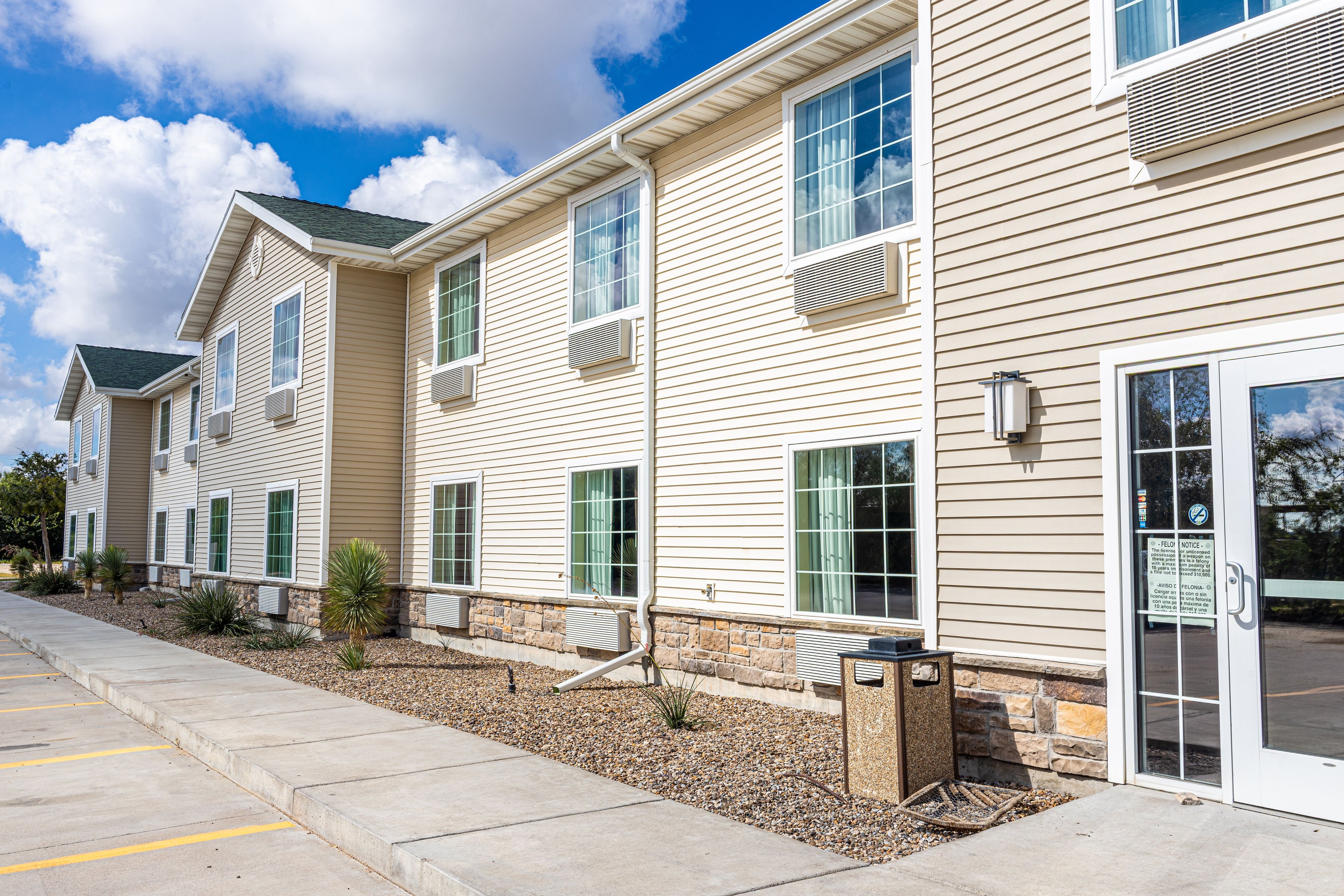 Cobblestone Inn Amp Suites Big Lake Tx 74/80