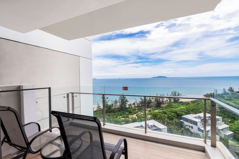 Sanya Seacube Holiday Hotel 34/49