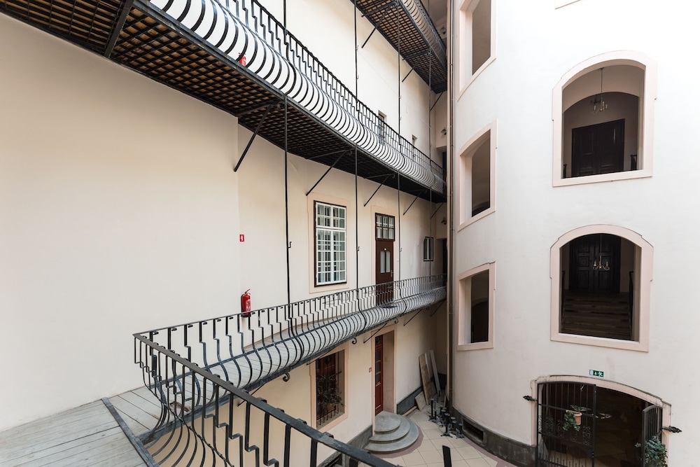 Barbo Palace 3/48