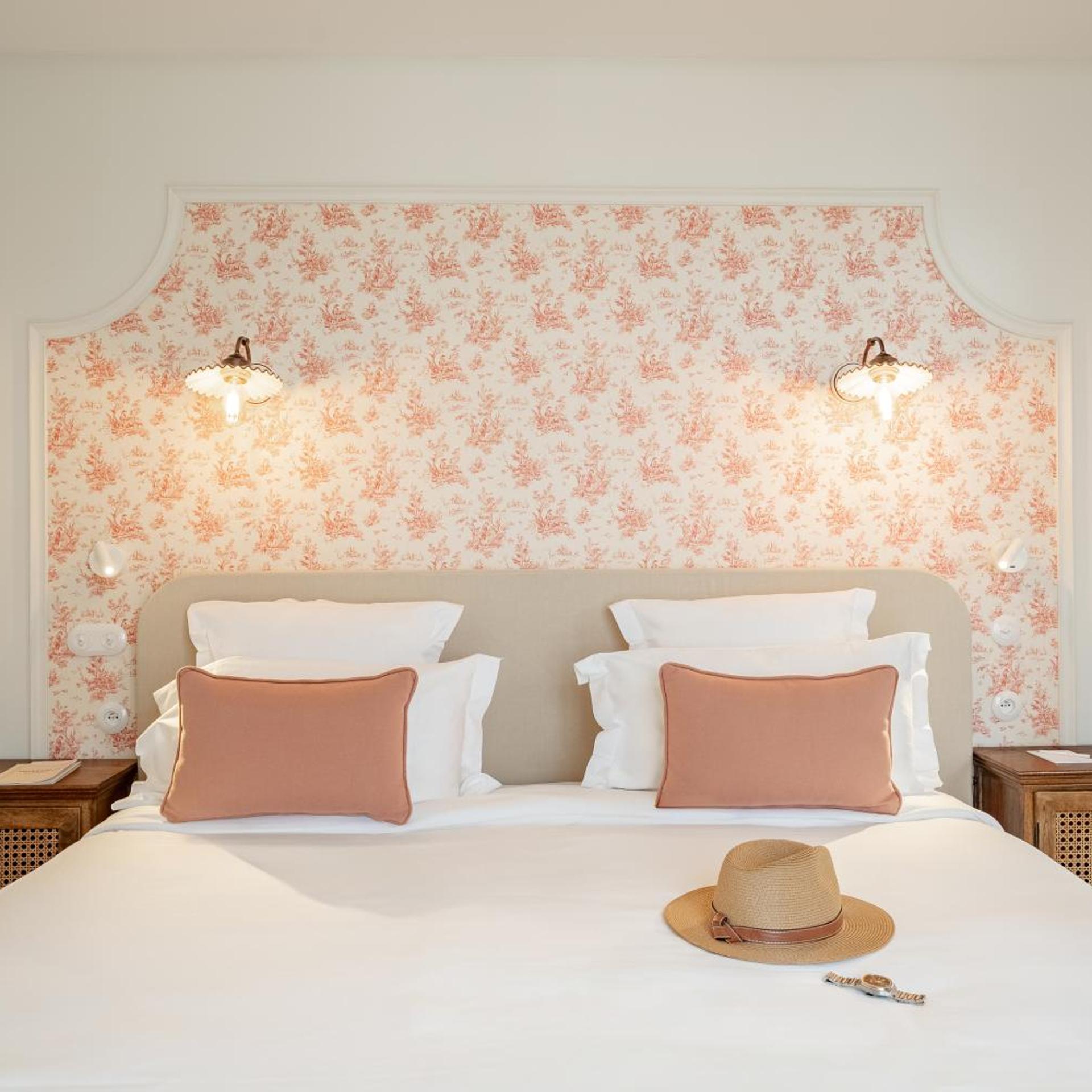 غرفة كلاسيكية بإطلالة على الفناء، Villa Camille Hotel & Spa 3/6