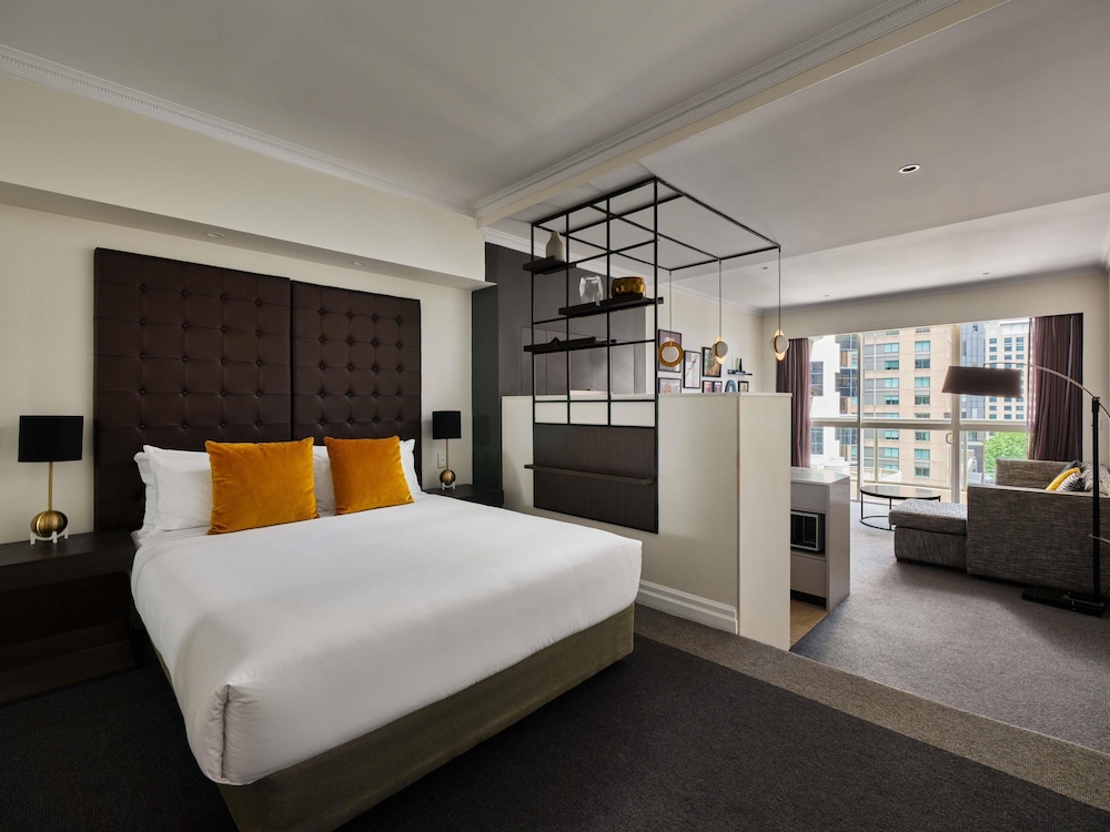 Mantra 2 Bond Street Sydney 24/62