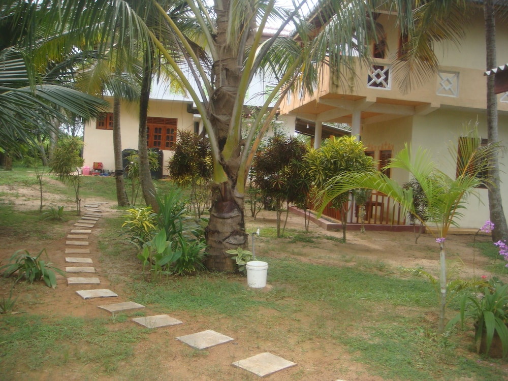 Beach Lagoon Guest House 46/50