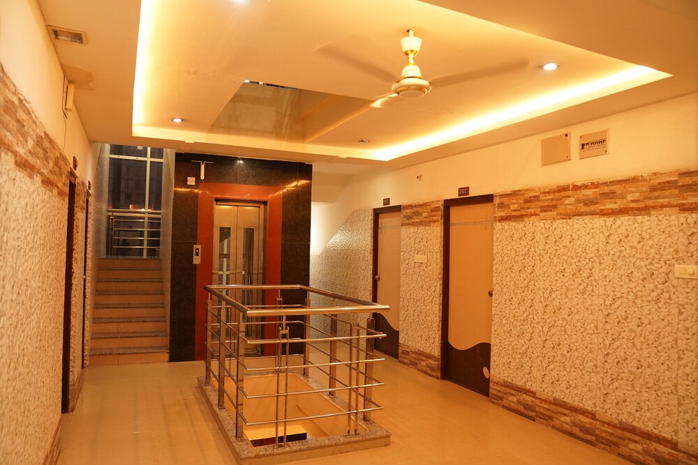Omni Plaza 8/50