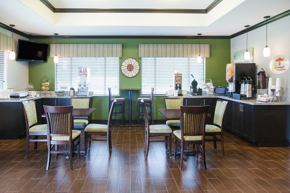 Super 8 by Wyndham Carthage TX 16/24