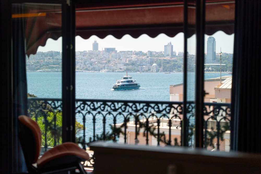 216 Bosphorus Suite 47/50