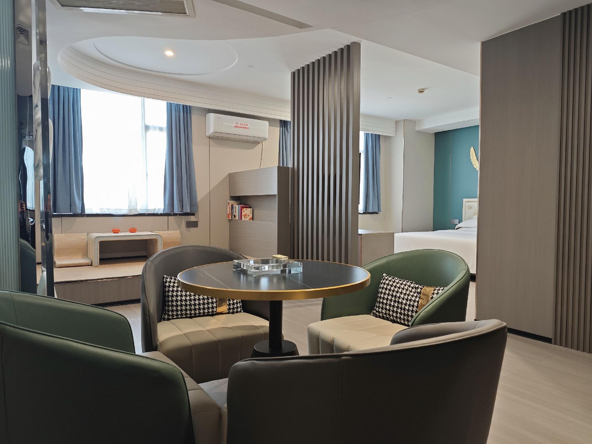 Romantic Hotel 38/41