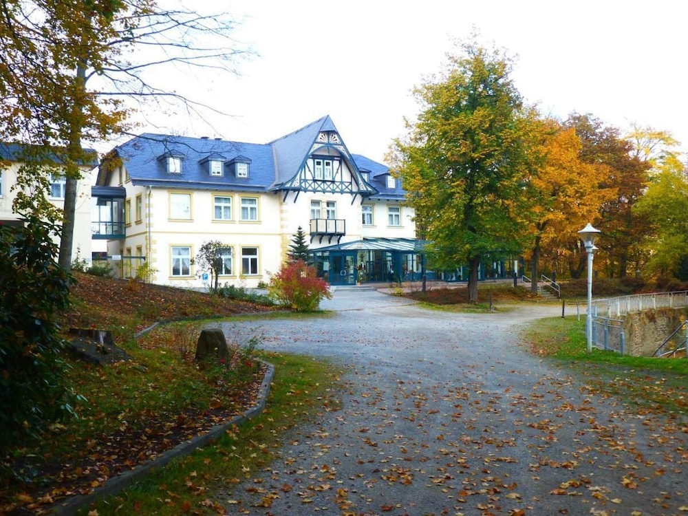 Parkhotel Waldschlösschen 63/65