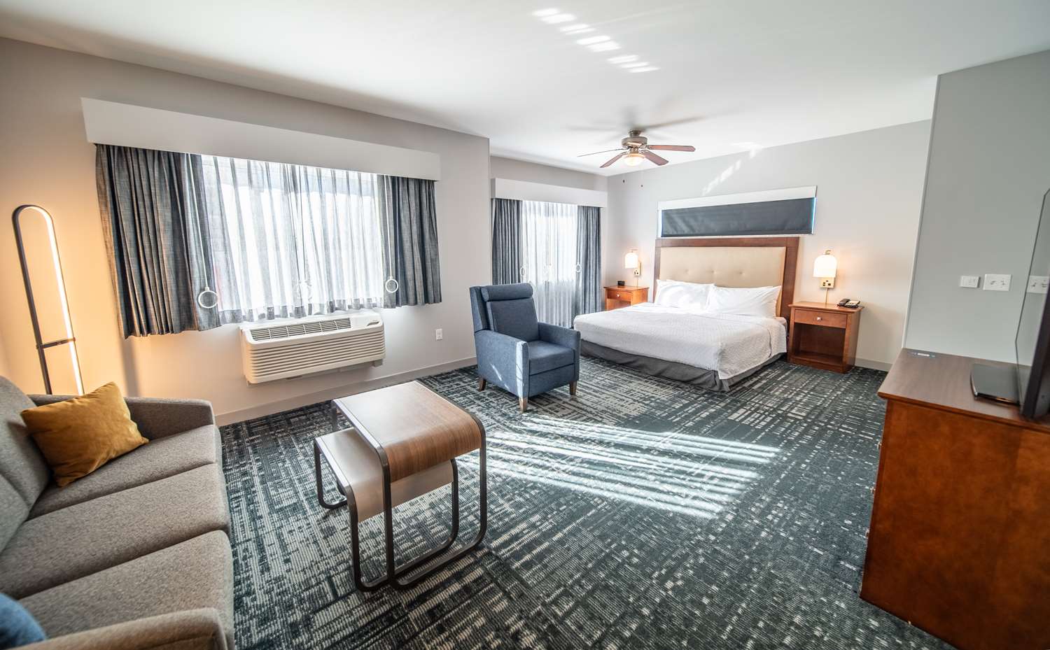 Studio, Suite, King Bed, Accessible