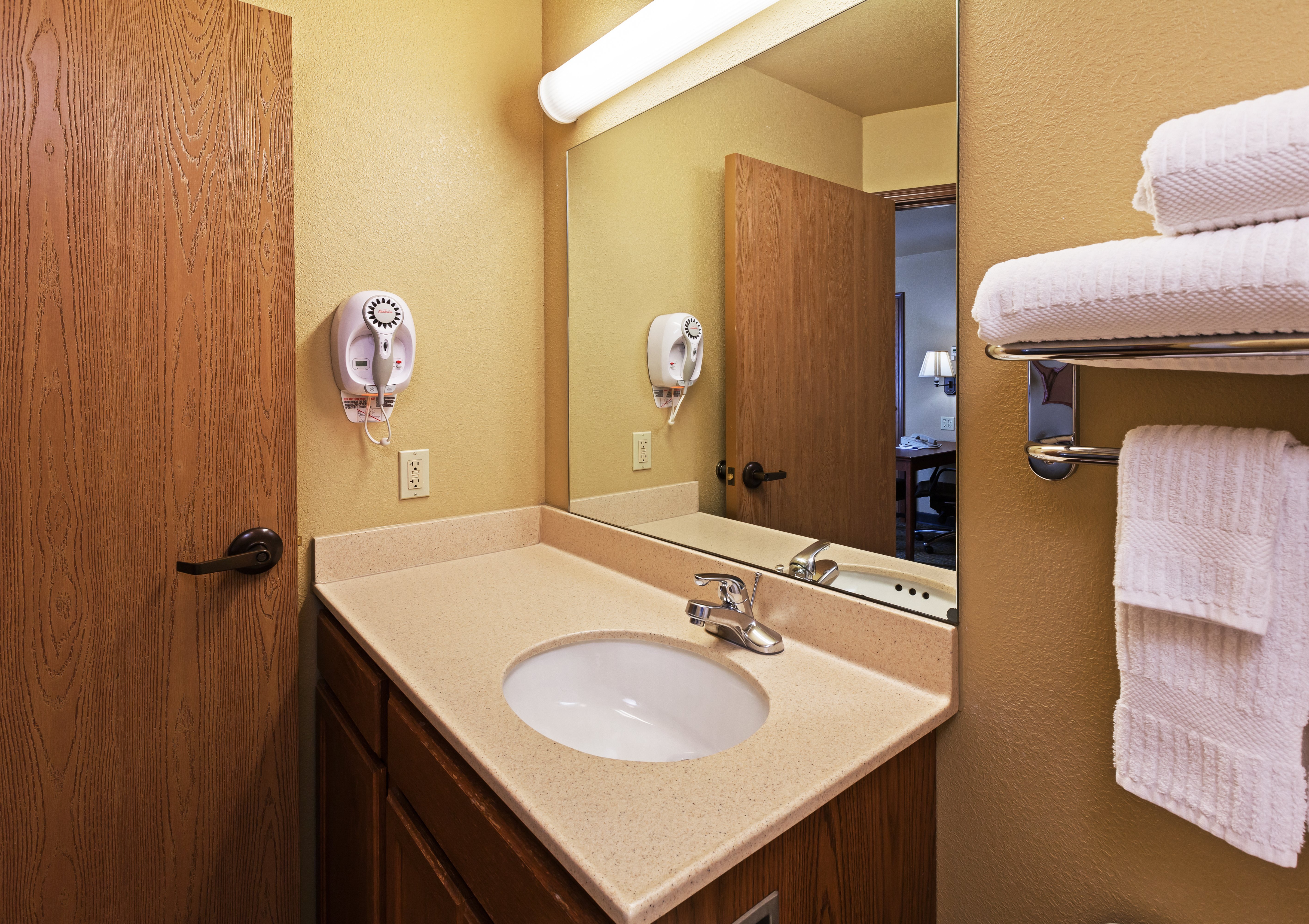 Candlewood Suites St. Robert 44/44