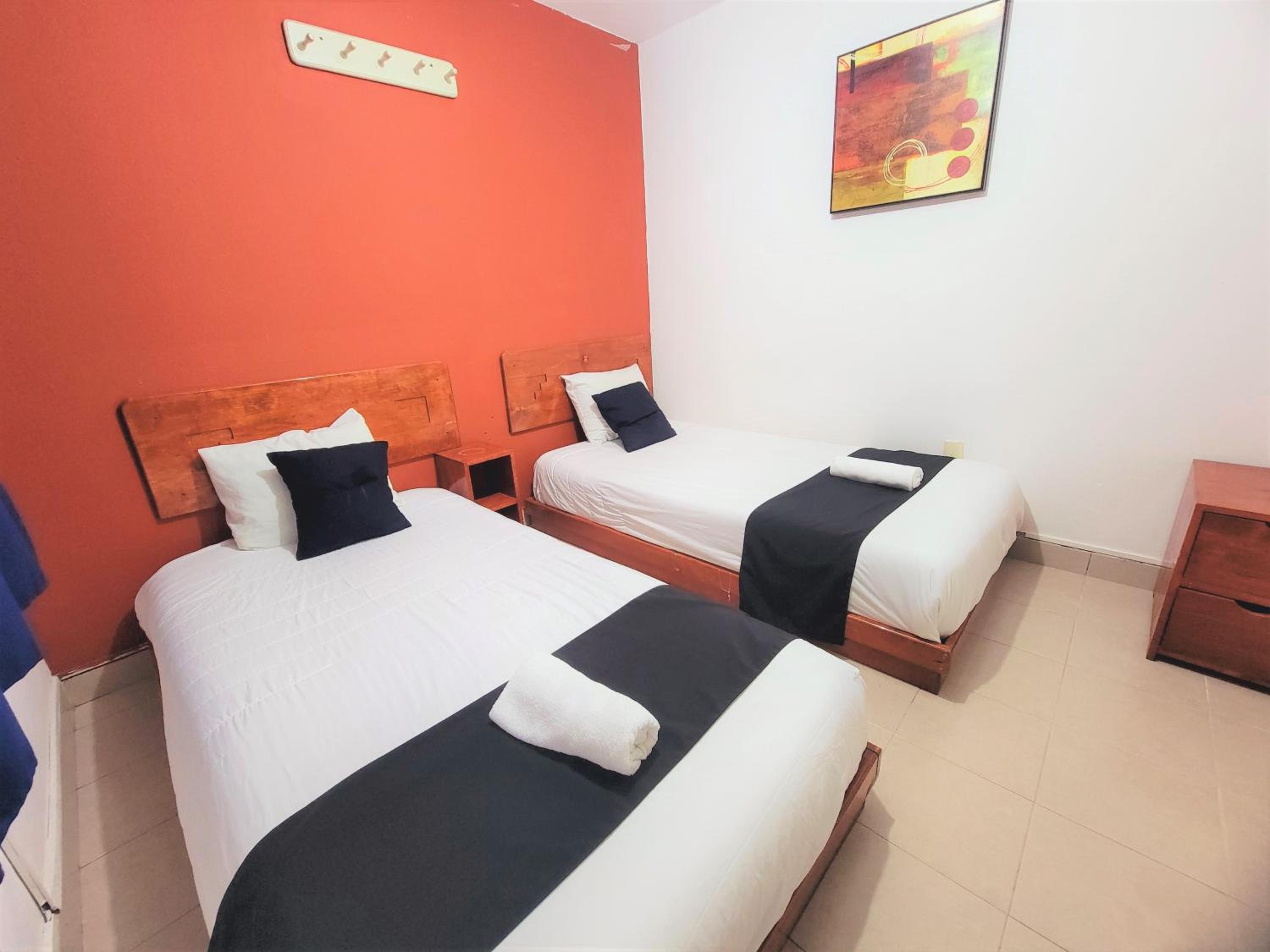 Room, Twin Beds, Hotel Dulce Luna 3/7