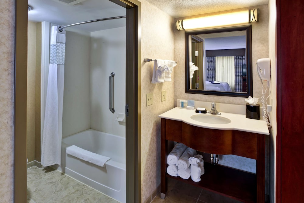 Hampton Inn Suites Richmond Virginia Center Va 28/67