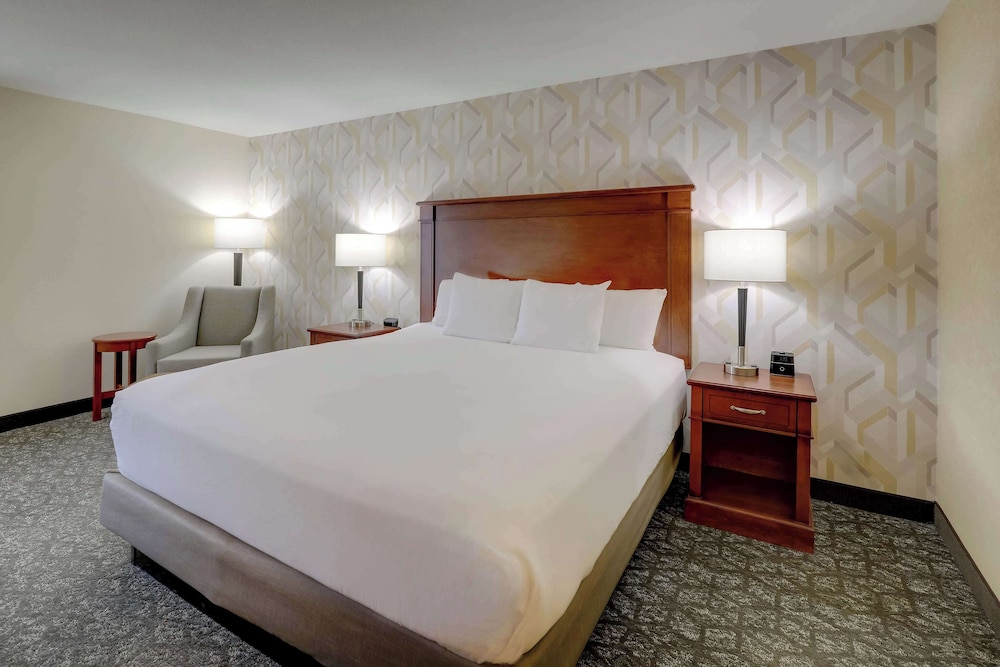 Drury Inn & Suites Charlotte University Place 12/50