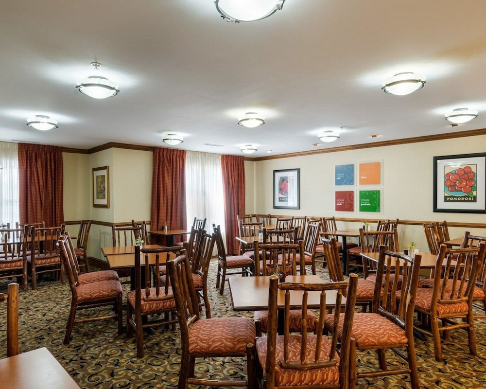 Comfort Inn & Suites Dover near Speedway 48/56