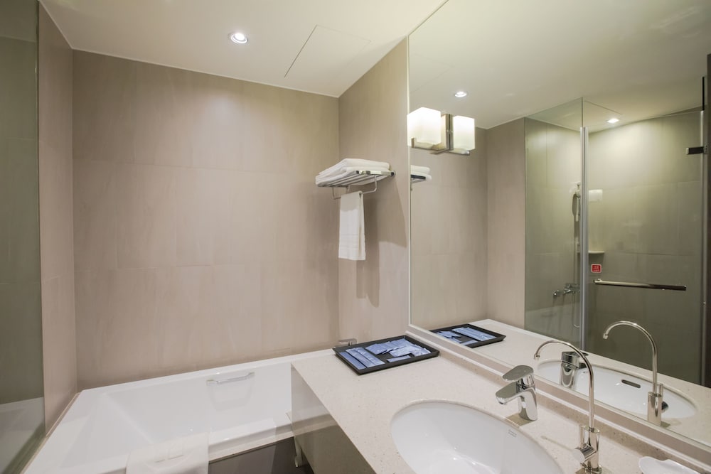 Jin Shi Hu Hotel 32/35