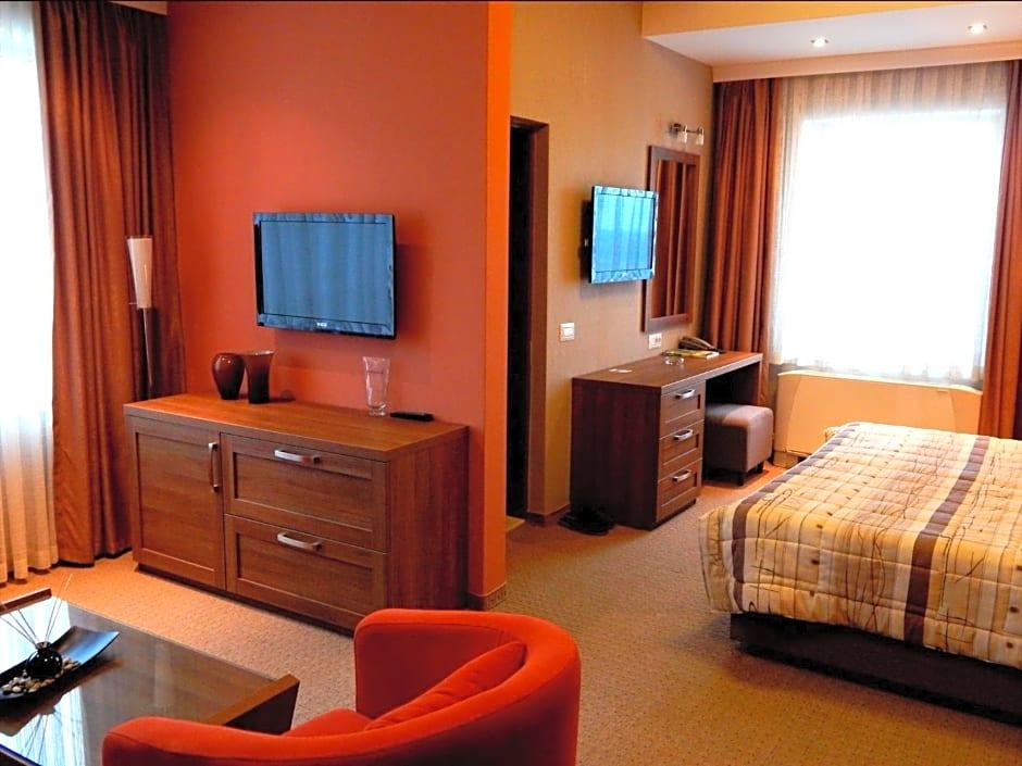 Emka Hotel 18/32