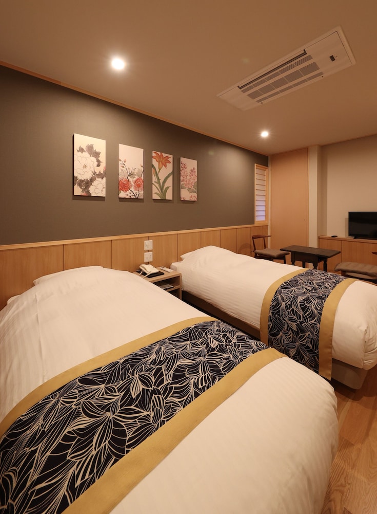 COMFORT, TWIN BEDS