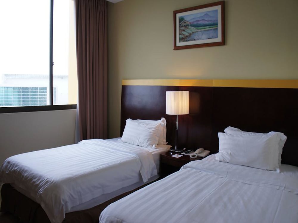 GAYA CENTRE HOTEL 15/42