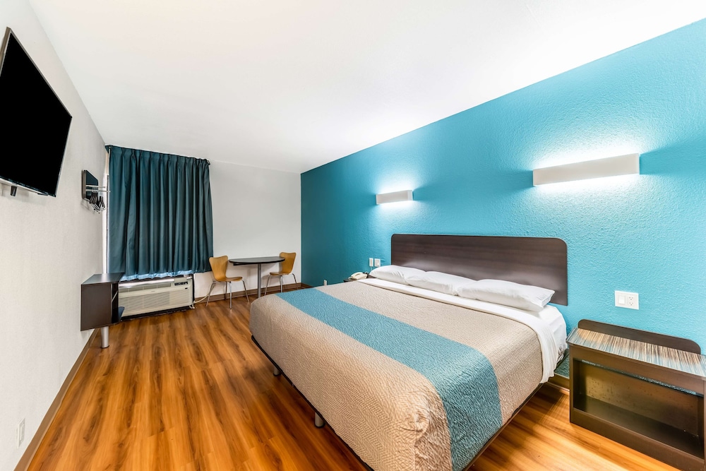 Motel6 Lewisville, TX - Medical City 22/64