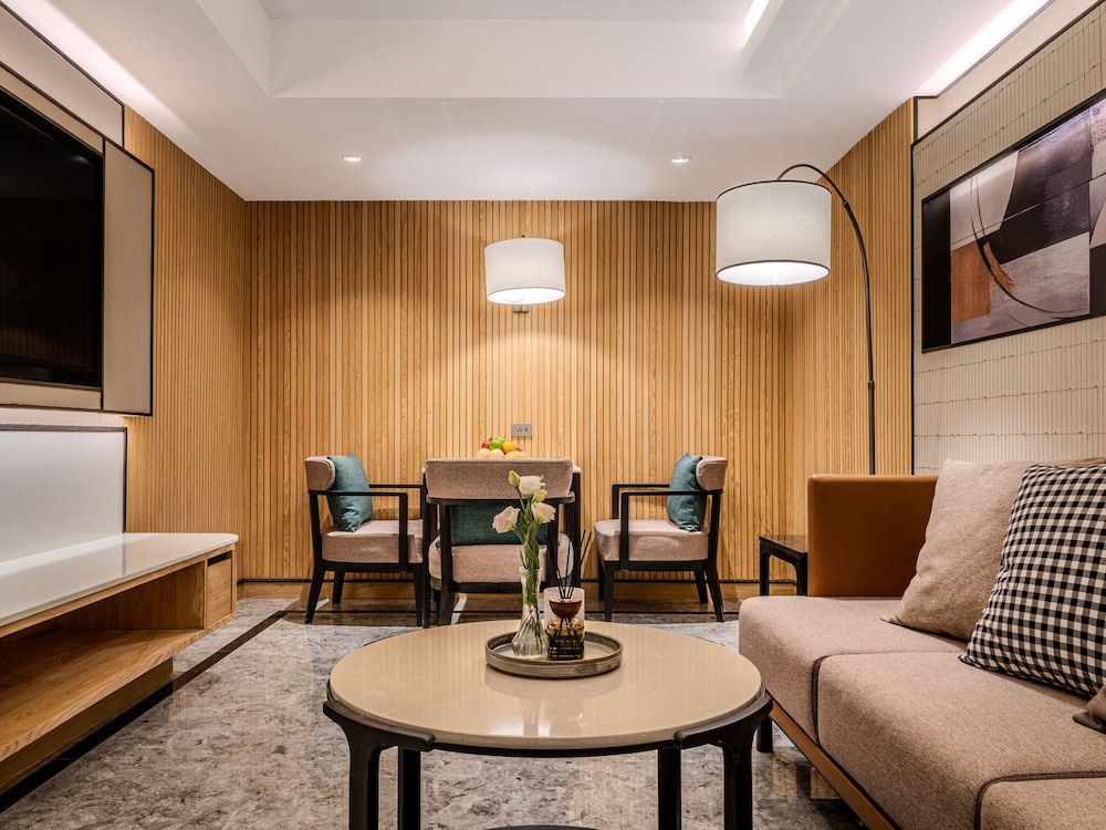 Court Wing Hotel Sukhumvit Bangkok 42/54
