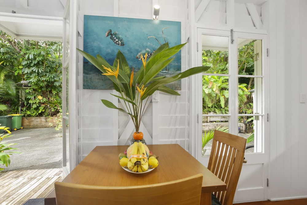 Port Douglas Cottage and Lodge 26/35