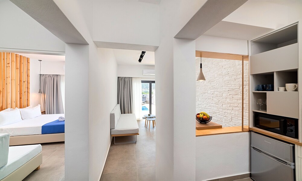 Aelia Suites 63/63