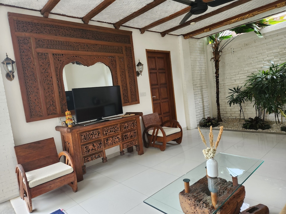 The Calmtree Bungalows 8/64
