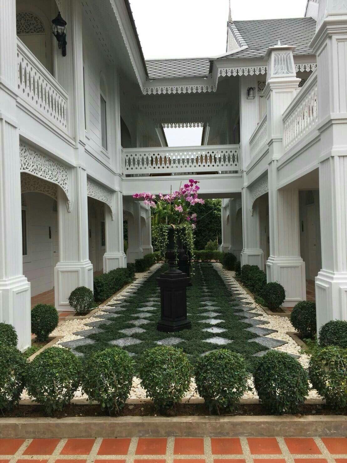 Nirvanan House 29/31