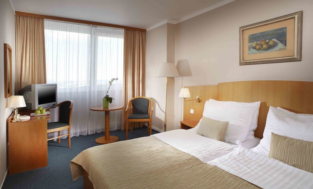 OREA HOTEL PYRAMIDA 15/73