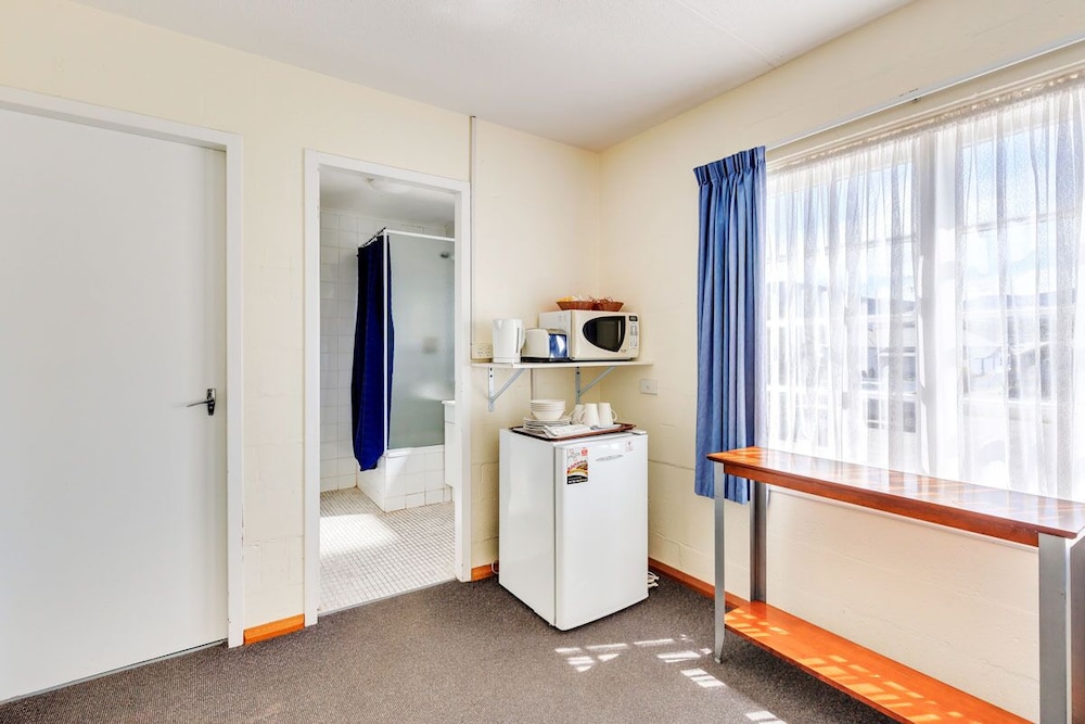 Martin Cash Motel 23/40