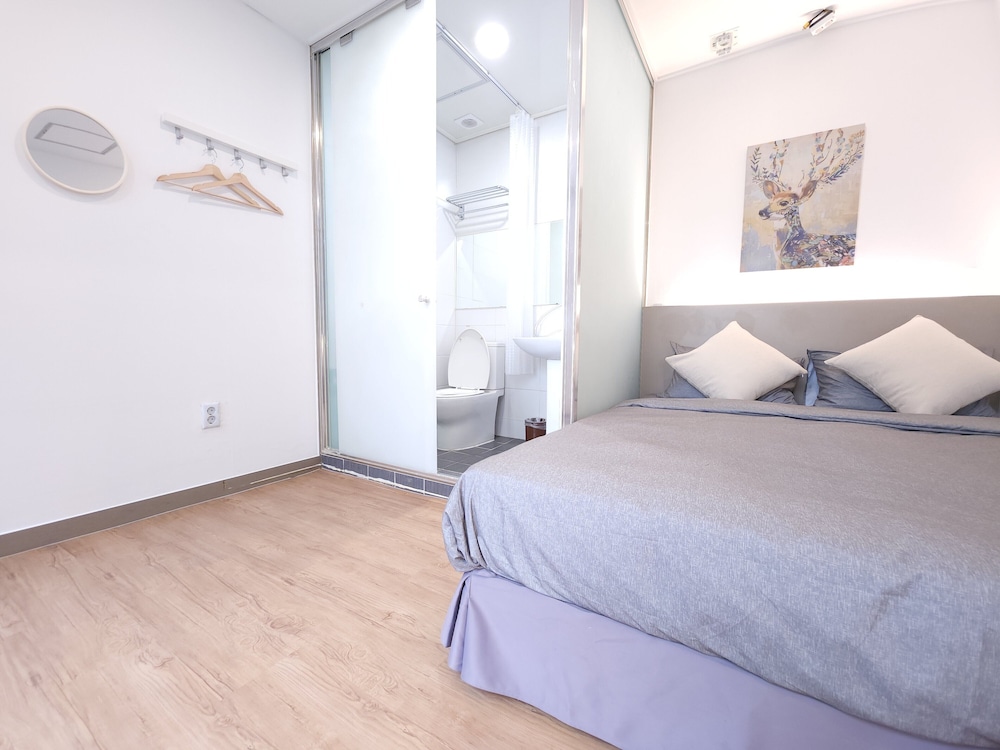 DELUXE, DOUBLE BED