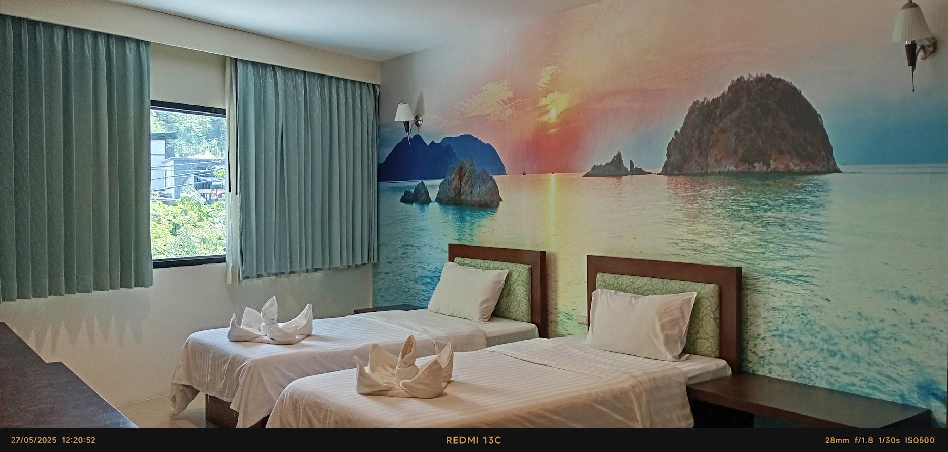 Deluxe, Balcony