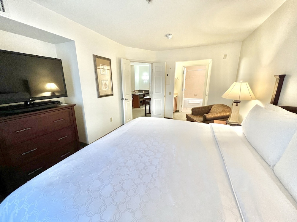 STAYBRIDGE SUITES DETROIT-NOVI 18/60