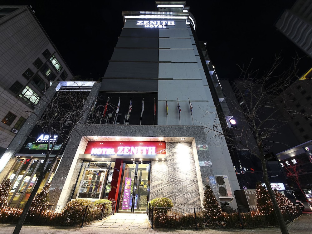 Zenith Hotel 2/63