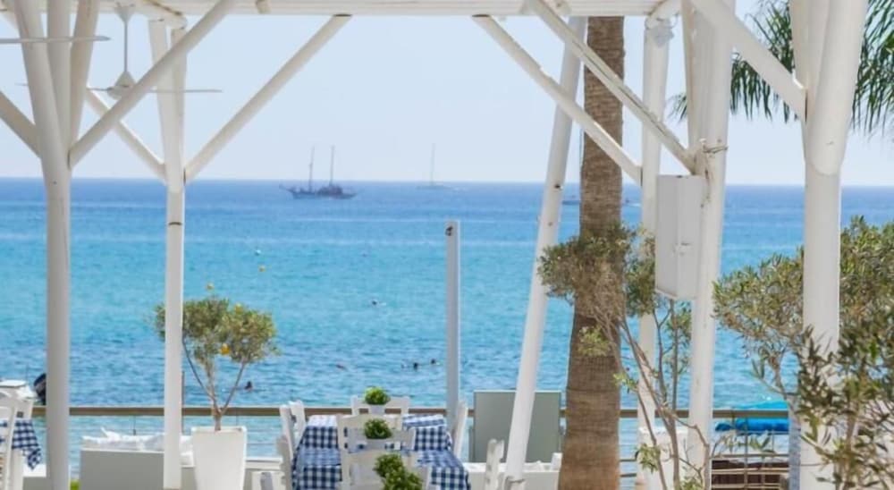 Constantinos The Great Beach Hotel 60/68