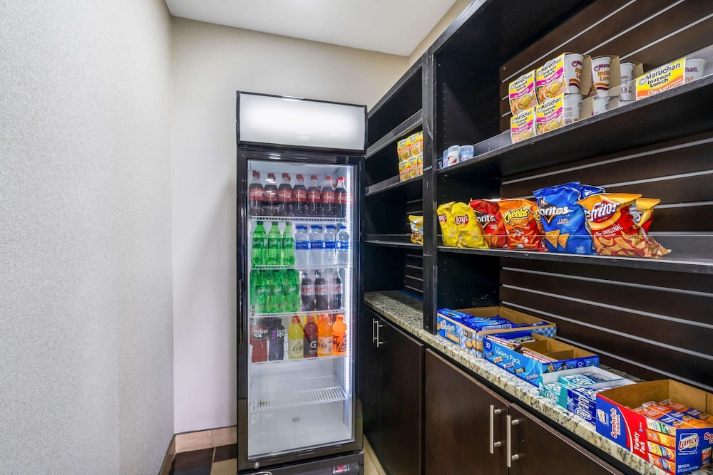 La Quinta Inn & Suites by Wyndham Canton MS 22/37