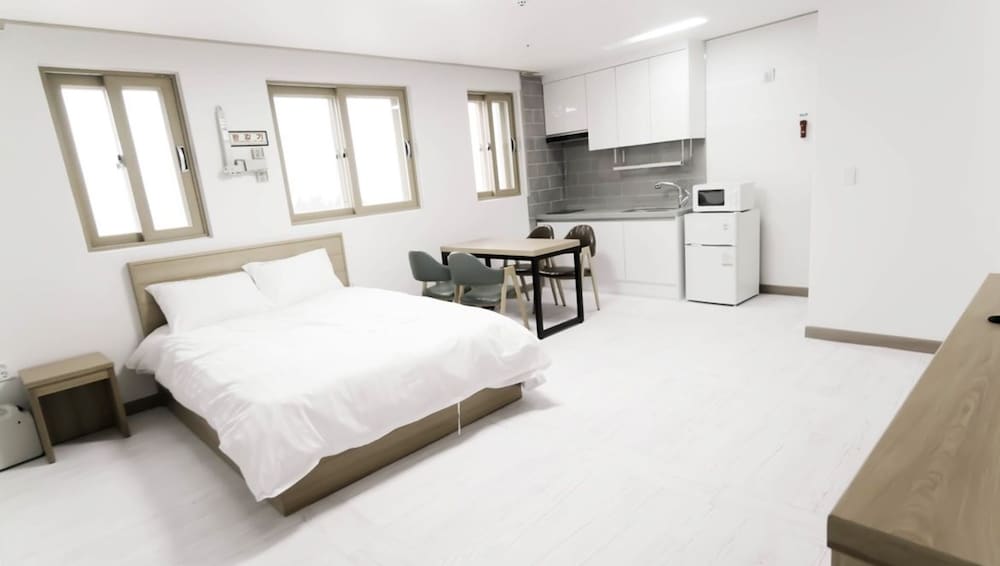 Daecheon 323 Condo 9/30