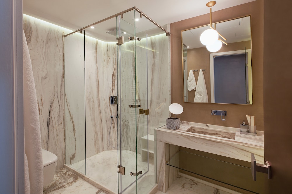 Consolato Boutique Suites 49/94