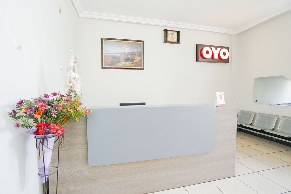 Oyo 2075 Graha Marina 6/54